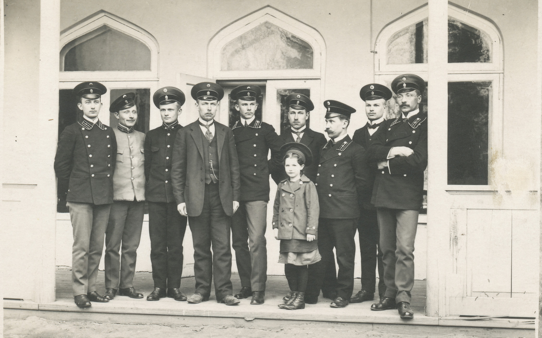 Postal workers in 1915  (on the inner courtyard porch)
